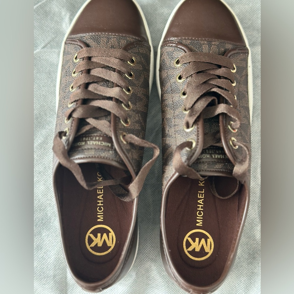 Michael Kors Women Sneaker - Picture 2 of 3